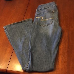 Artist American Eagle jeans.